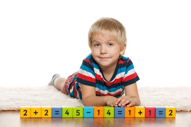 Pensive preschool boy with blocks - Foto, Imagen