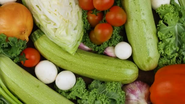 Különböző zöldségek, mint étel háttér. Felülnézet. - Felvétel, videó