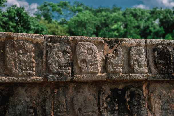 Ruiny starożytnej cywilizacji Majów w Chichen Itza. - Zdjęcie, obraz