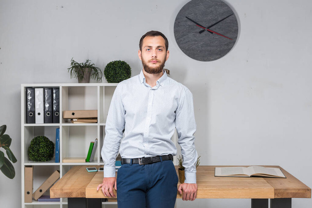 handsome businessman in shirt looking at camera in office. Portrait of young businessman. attractive office worker in casual shirt. Confidence and business concept. successful entrepreneur. - Foto, imagen