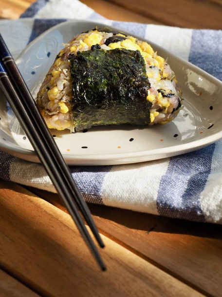 Asiatico cibo triangolo gimbap, Onigiri
 - Foto, immagini