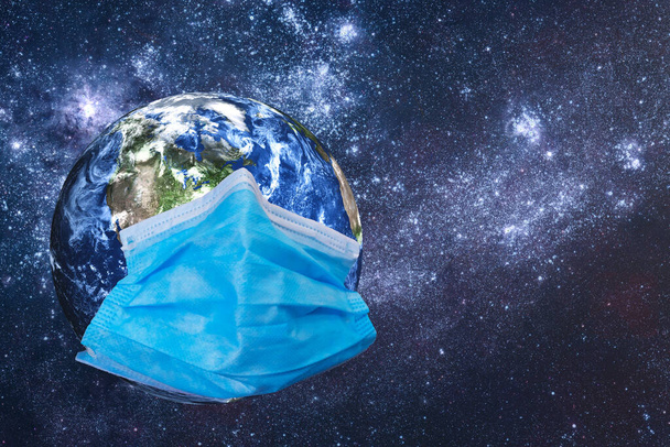 Dış uzayda mavi tıbbi maskeli Dünya Gezegeni - Fotoğraf, Görsel