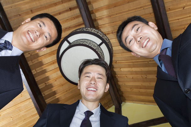 Tres hombres de negocios
 - Foto, imagen
