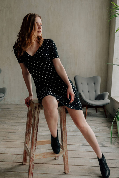 beautiful woman in stylish clothes posing in loft   - Fotografie, Obrázek