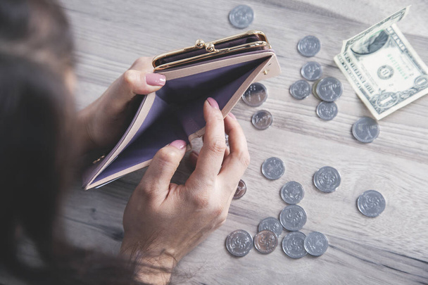 woman hand money with wallet on the desk - Φωτογραφία, εικόνα