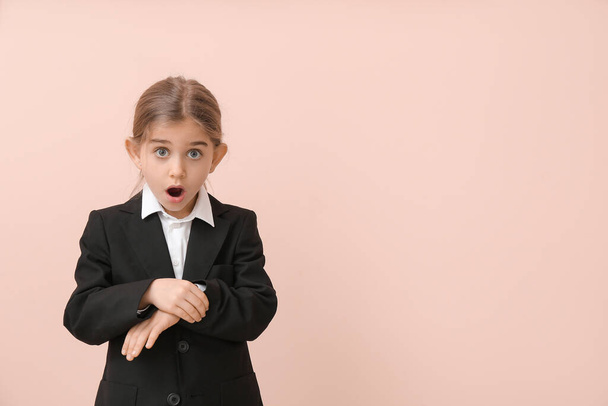 Surprised little businesswoman on color background - Photo, Image