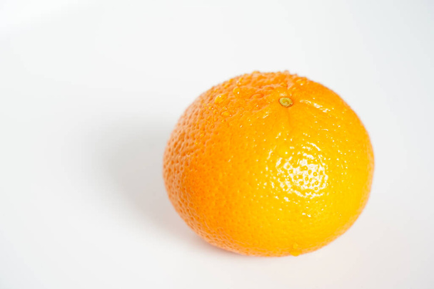 Kokonainen oranssi valkoisella pohjalla
 - Valokuva, kuva