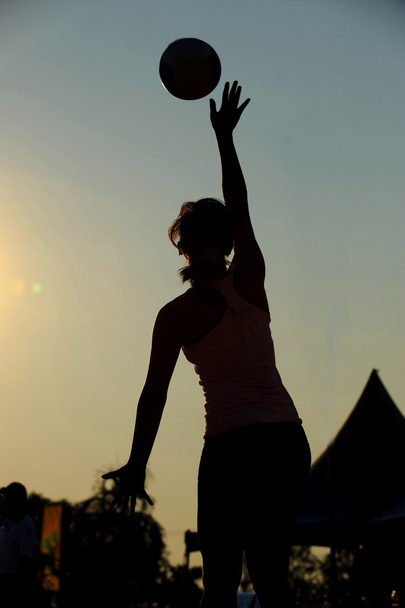vrouwelijke volleybal speler silhouet - Foto, afbeelding