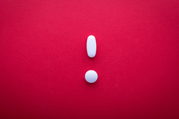 tablet exclamation point on a red background  - Фото, изображение