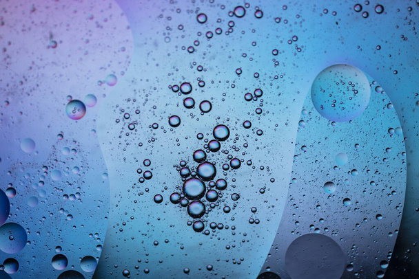 Abstraktní barevné kreativní makro olej a vodní pozadí s bublinami. - Fotografie, Obrázek