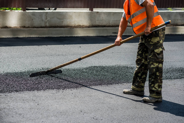asfalt položil nové pracovníky s nástroji - Fotografie, Obrázek
