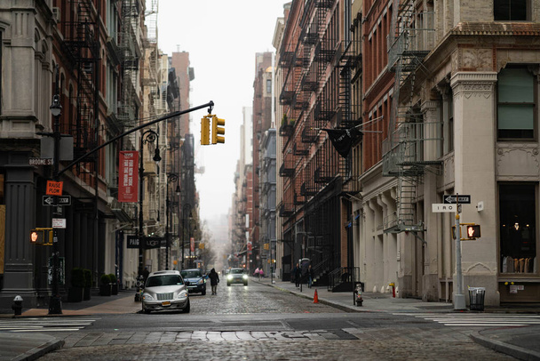 Nova Iorque, Nova Iorque / EUA - 7 de maio de 2020: Nova Iorque. Ruas vazias de Nova Iorque. Prédios Manhattan. Arranha-céus da cidade. Ruas de NYC
 - Foto, Imagem