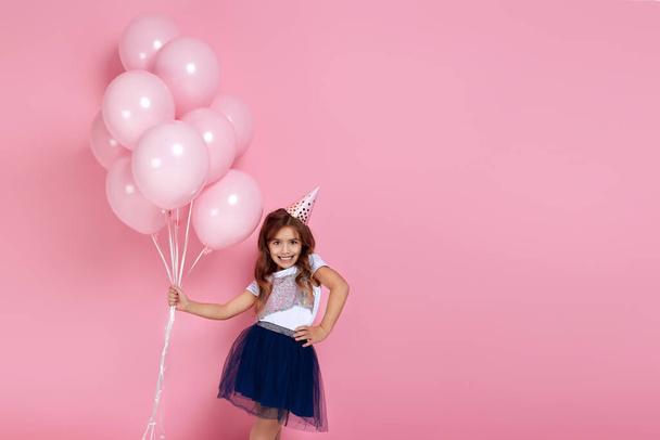 child gir with pastel pink air balloons - Foto, Imagen