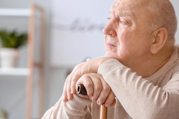 Elderly man suffering from mental disability at home - Φωτογραφία, εικόνα