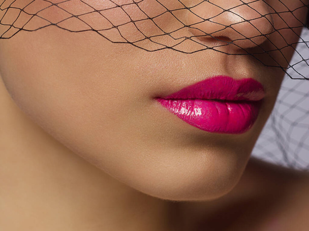 Sexual full lips. Natural gloss of lips and woman's skin. The mouth is closed. Increase in lips, cosmetology. Natural lips. Great summer mood with open eyes. fashion jewelry. Pink lip gloss - Photo, Image