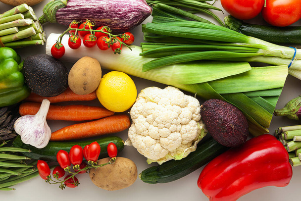 many varied colored fresh vegetables for home delivery. banner advertising - Foto, imagen