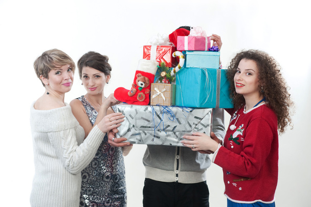 Три дівчини і хлопець на новорічне свято
 - Фото, зображення