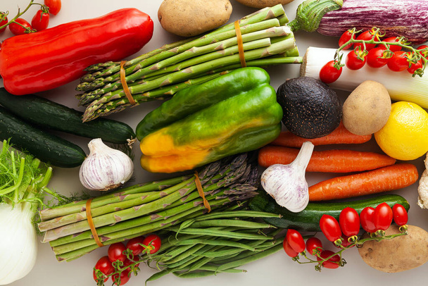 many varied colored fresh vegetables for home delivery. banner advertising - Foto, afbeelding