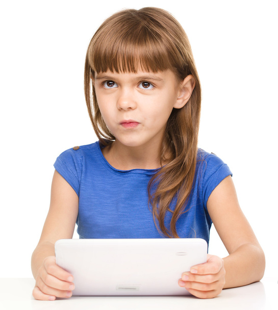 Young girl is using tablet while studying - Foto, Imagen