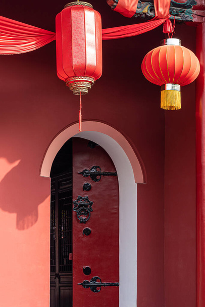 Bellissimi dettagli decorativi e lanterne di stile tradizionale cinese
 - Foto, immagini