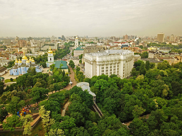 Vue aérienne par drone de la ville de Kiev - Photo, image
