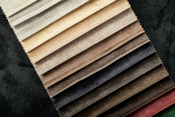 Matné barvy šití kožených tkání v showroomu - Fotografie, Obrázek