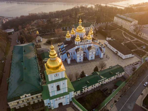 Antenninäköala. Mikaelin katedraali Kiovassa - Valokuva, kuva