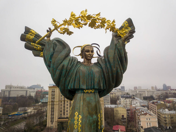 Вид з повітря. Пам "ятник незалежності України - Фото, зображення