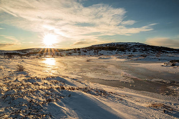 Jeges tó Vivistadir területén Gardabaer napkeltekor, Izland - Fotó, kép