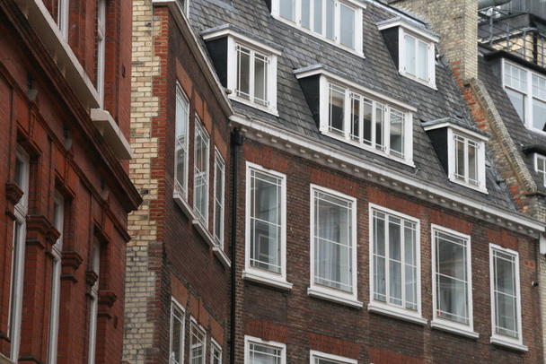 Klassiek gebouw in het centrum van Londen - Foto, afbeelding