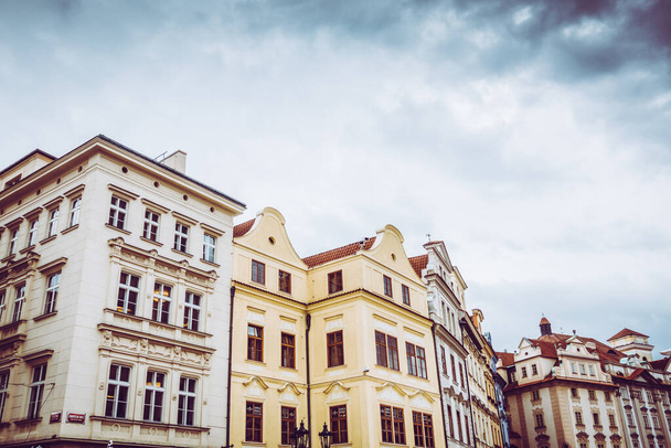 Красивые улицы и архитектура осени Праги - Фото, изображение