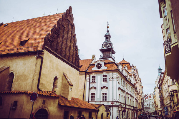 Hermosas calles y arquitectura de otoño Praga - Foto, imagen