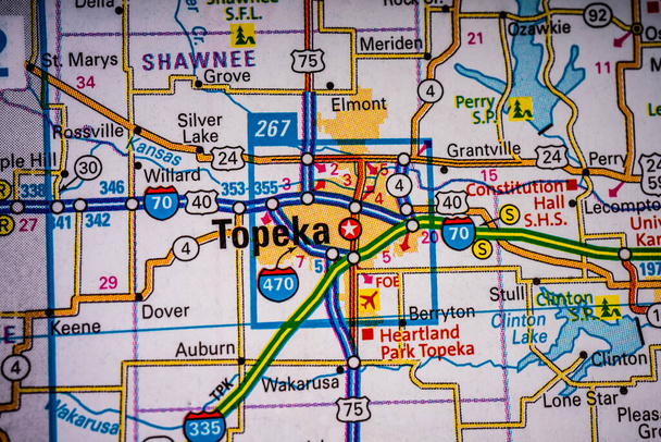 Topeka sur la carte des USA arrière-plan de voyage
 - Photo, image