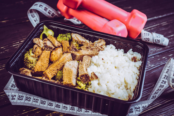 Fitness cena riso e carne per una perdita di peso
 - Foto, immagini