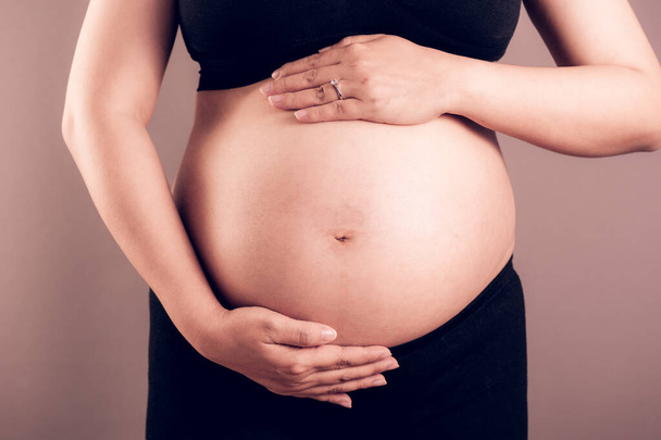 primer plano vientre de la mujer embarazada, concepto de embarazo
 - Foto, imagen