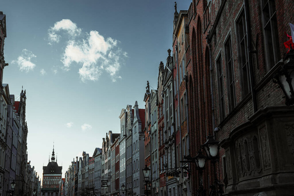 Gdansk óvárosa Lengyelországban. Gyönyörű régi téglaépületek - Fotó, kép