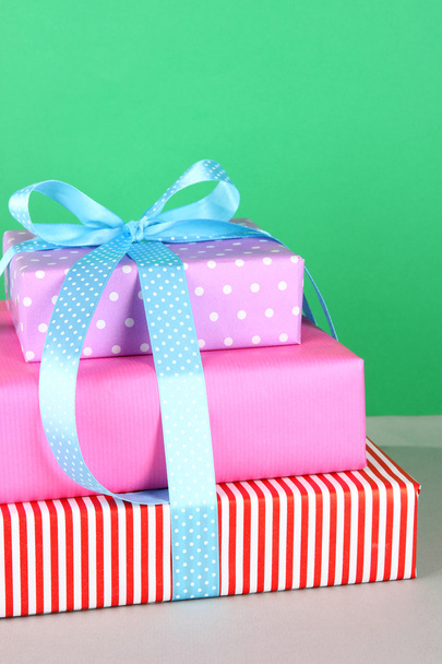 Gift box tied with a ribbon on a colored background - Fotografie, Obrázek