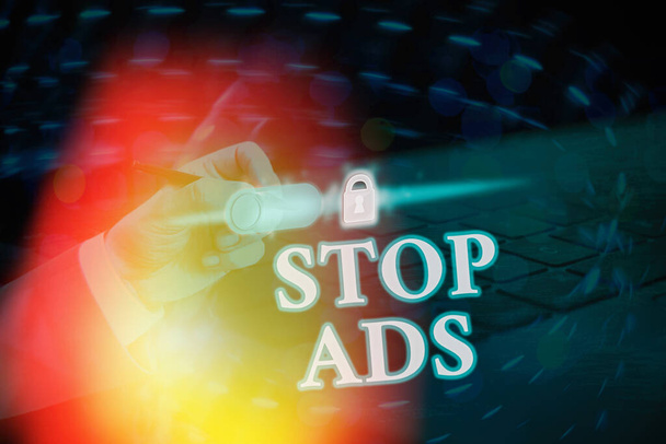 Escritura manual conceptual que muestra Stop Ads. Programa de presentación de fotos de negocios que eliminará diferentes tipos de publicidad de la Web
. - Foto, imagen