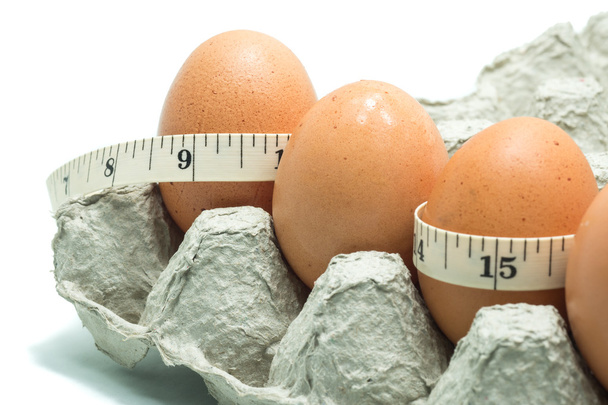 Яйце і вимірювальна стрічка ізольовані на білому
 - Фото, зображення