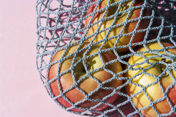 Organic apples in knitted bag, close up, zero waste, no plastic, shopping supplies, harvest season - Φωτογραφία, εικόνα