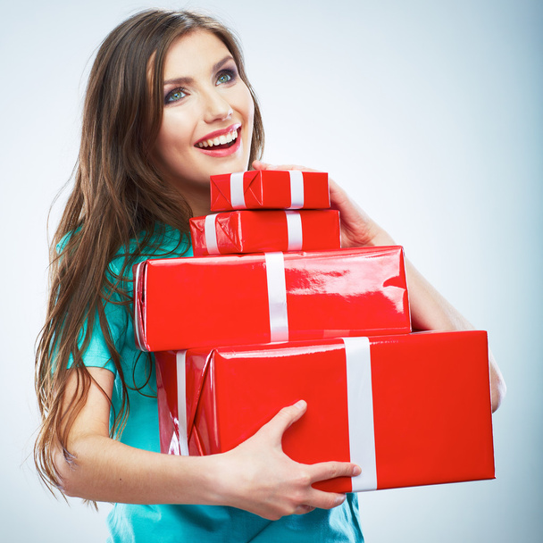 Woman hold gift box - Φωτογραφία, εικόνα