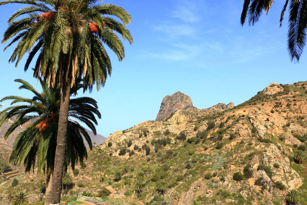 La Gomera - Roque El Cano nad miastem Vallehermoso - Zdjęcie, obraz