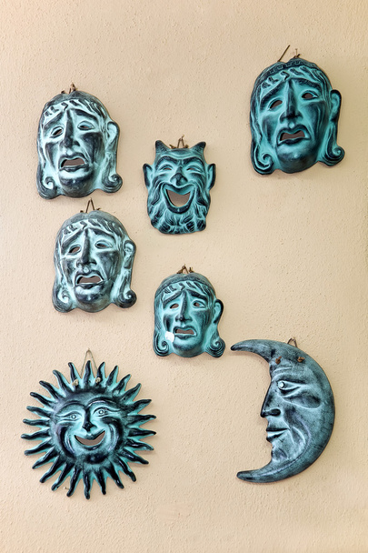 Masques décoratifs en Grèce
 - Photo, image