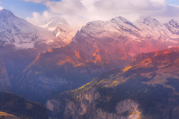 Panorama de los Alpes suizos primera nieve, Suiza
 - Foto, imagen