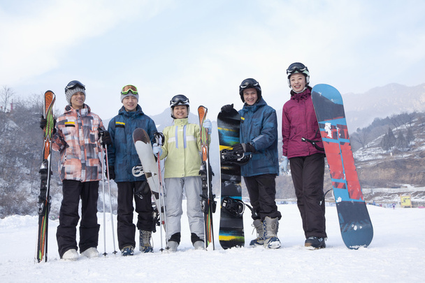 Snowboarders en station de ski
 - Photo, image