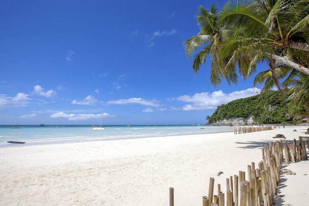 plage de sable blanc et bambou, île de Boracay, Philippines
. - Photo, image