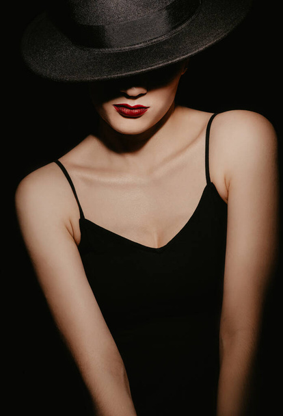 portrait of a beautiful girl in a black hat and dress - Photo, Image