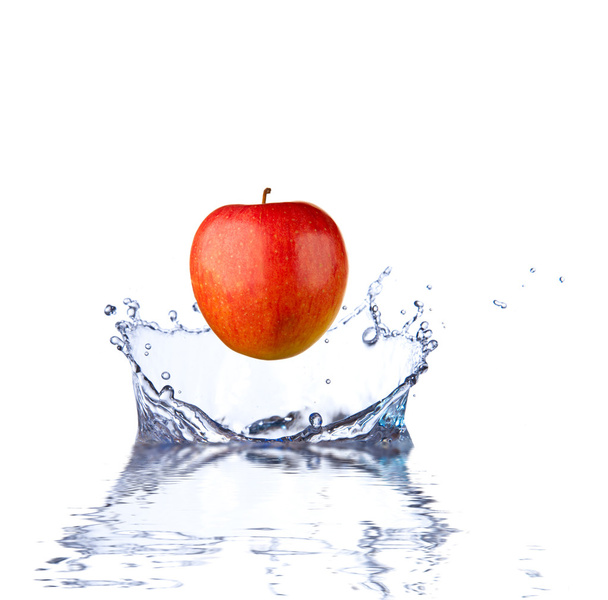 Apple in water - Foto, afbeelding