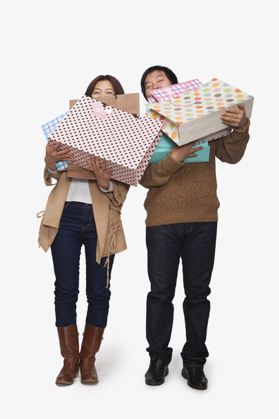 Paar trägt Einkaufstüten - Foto, Bild