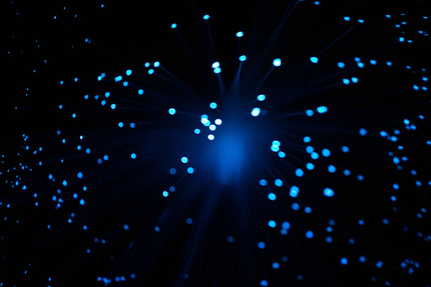 Kék absztrakt részecskék és vonalak bokeh és elmosódott sötét háttérrel - Fotó, kép